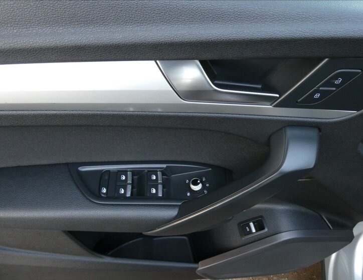 Audi Q5 SUV / Terénní 2,0 l 120 kw