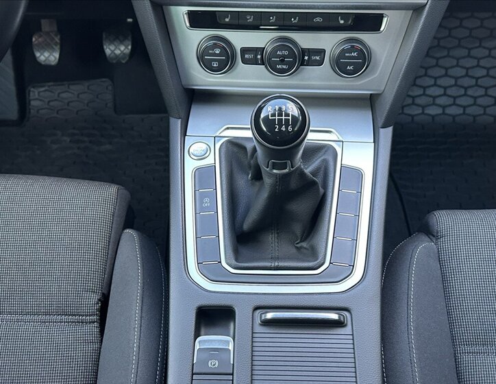 Volkswagen Passat Kombi 1,4 l 110 kw