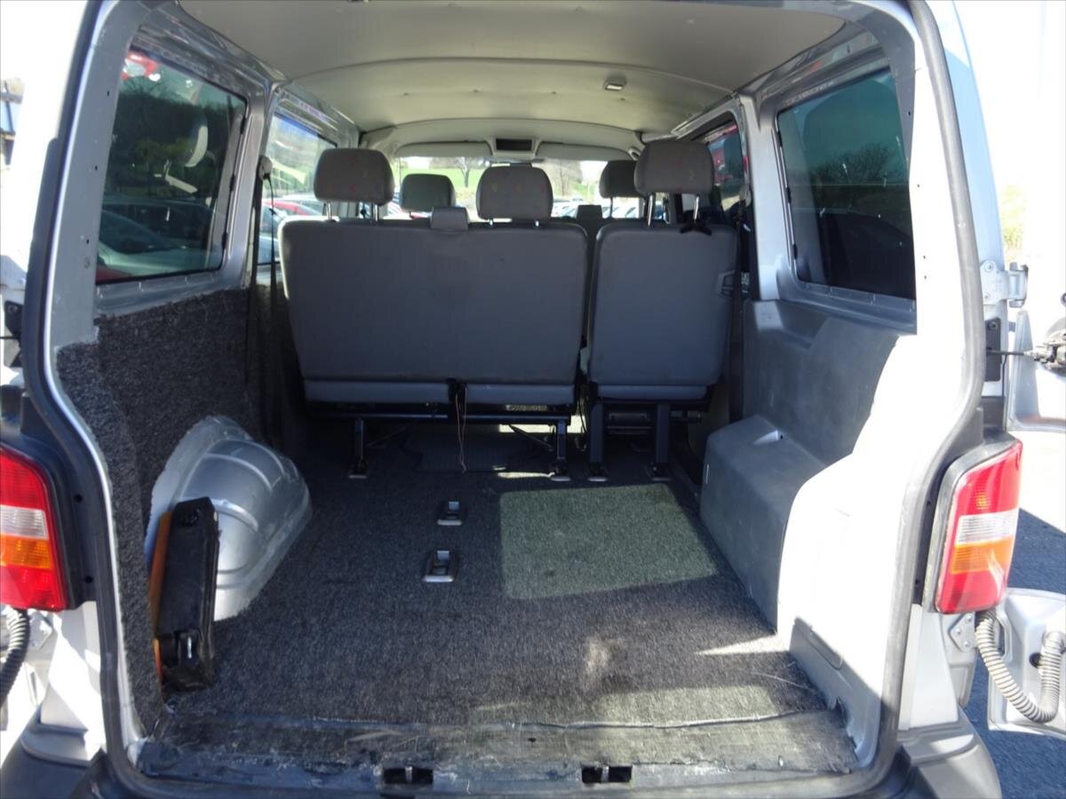 Volkswagen Caravelle MPV 2,5 l 96 kw