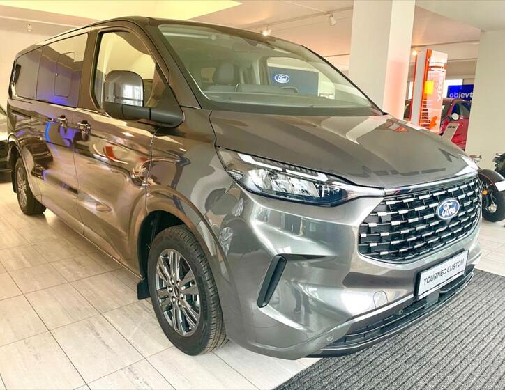 Ford Tourneo Custom 2