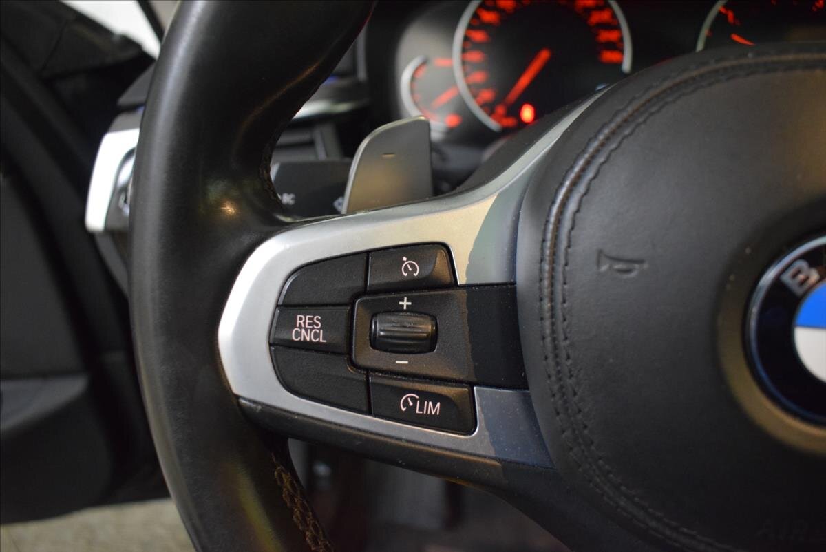 BMW Řada 5 Kombi 3,0 l 195 kw