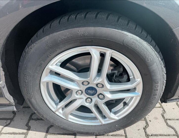 Ford Focus Kombi 999,0 92 kw
