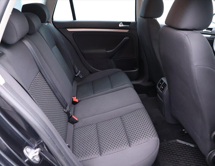 Volkswagen Golf Kombi 1,6 l 77 kw