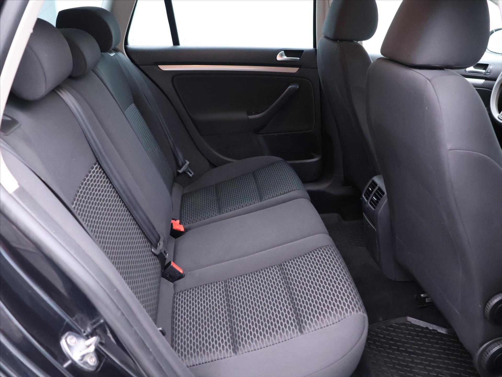 Volkswagen Golf Kombi 1,6 l 77 kw