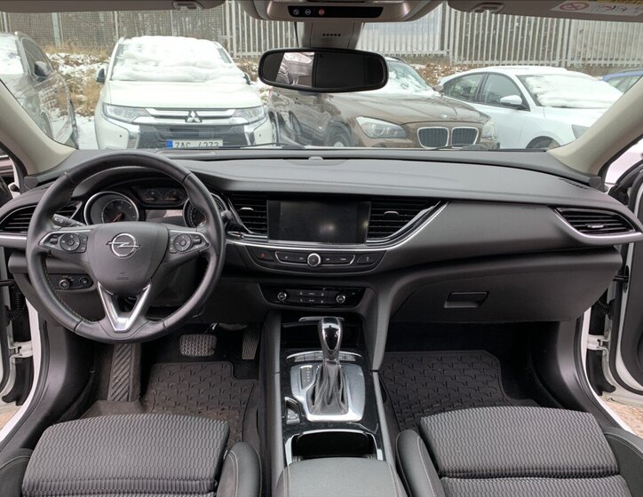 Opel Insignia 9