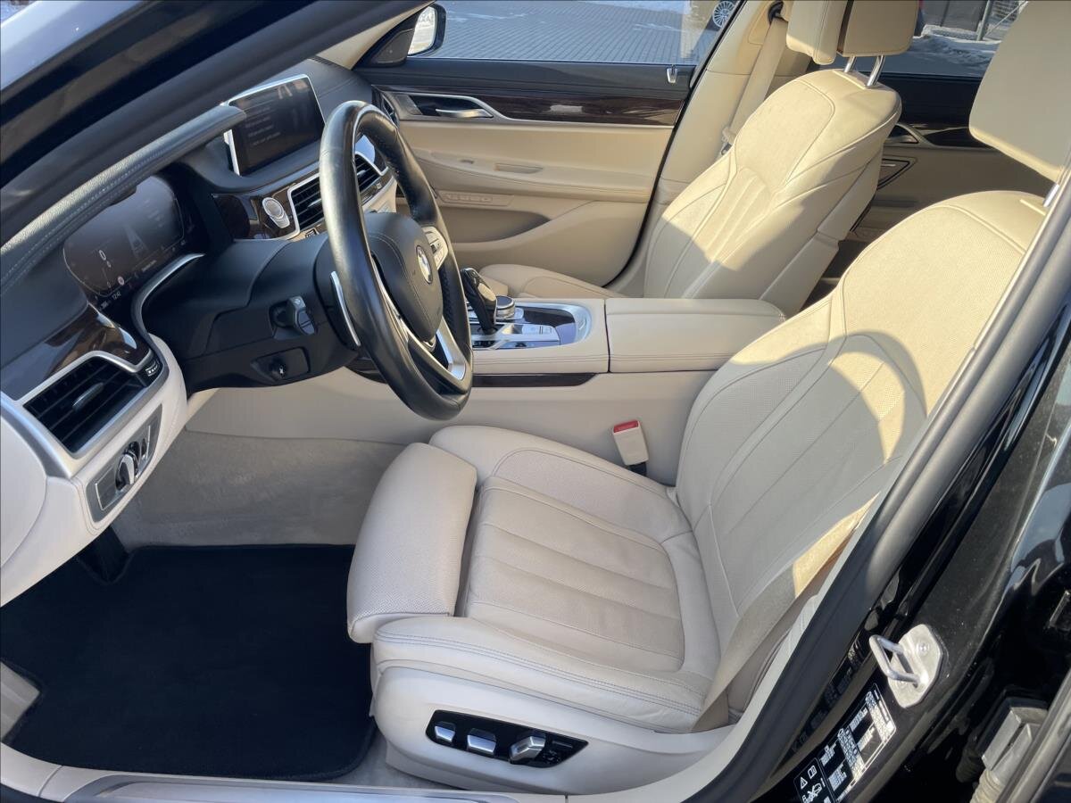 BMW Řada 7 Sedan 3,0 l 210 kw