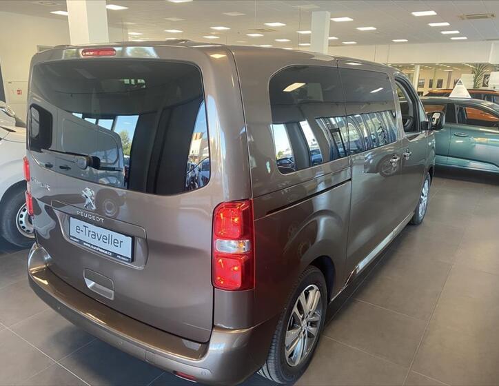 Peugeot Traveller 6