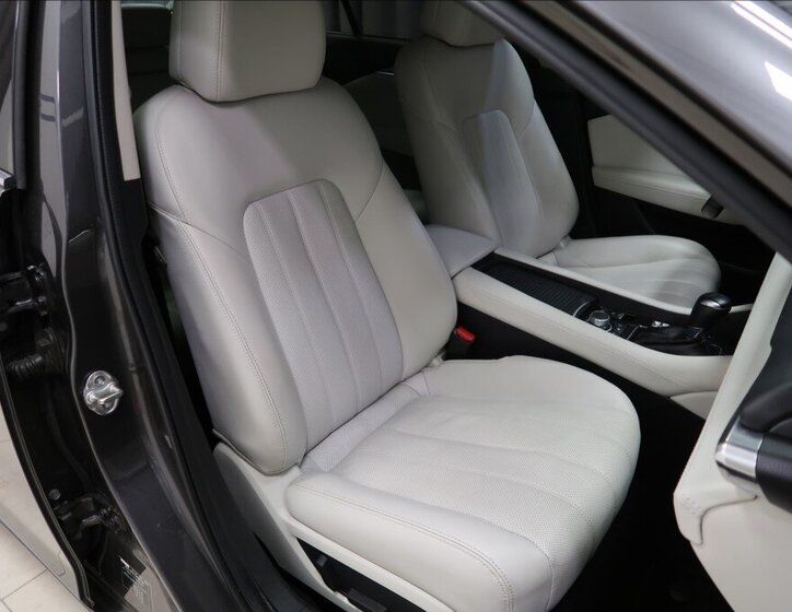 Mazda 6 Sedan / Limuzína 2,5 l 143 kw