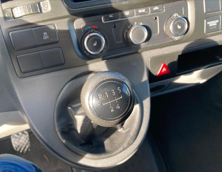 Volkswagen Caravelle 18