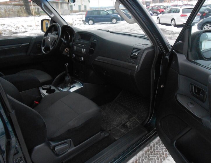 Mitsubishi Pajero SUV 3,2 l 147 kw