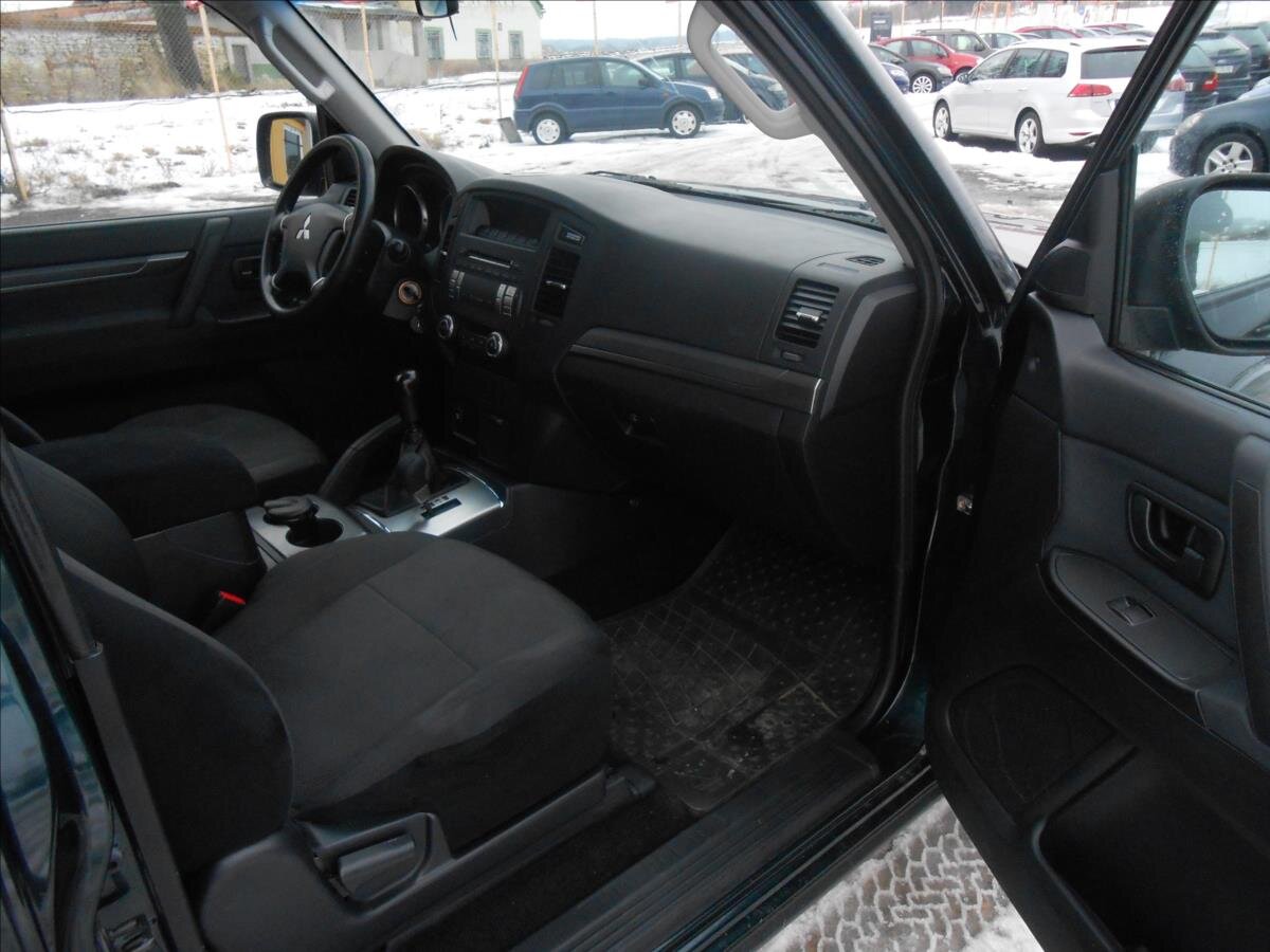 Mitsubishi Pajero SUV 3,2 l 147 kw