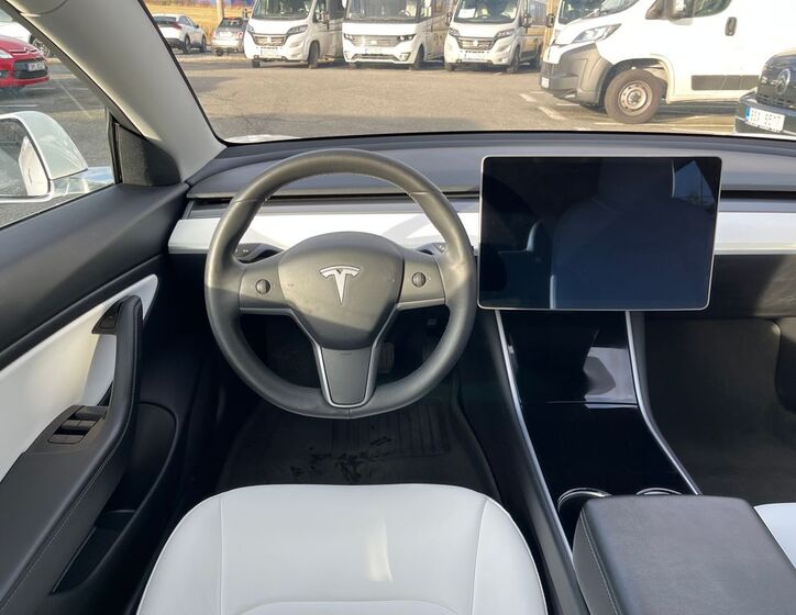 Tesla Model 3 6