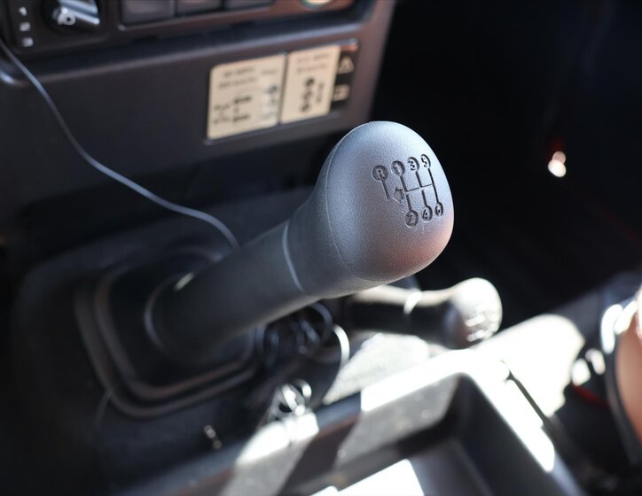 Land Rover Defender SUV 2,4 l 90 kw