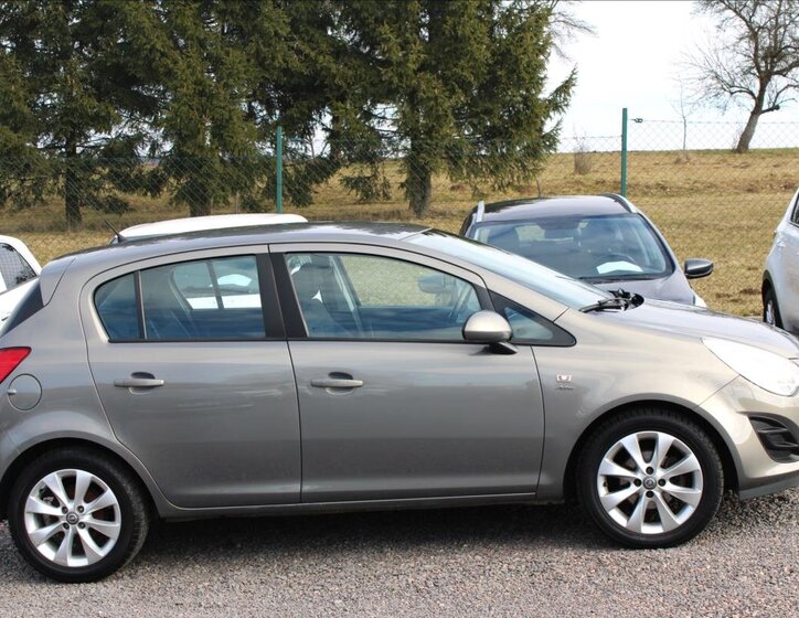 Opel Corsa Hatchback 1,4 l 64 kw