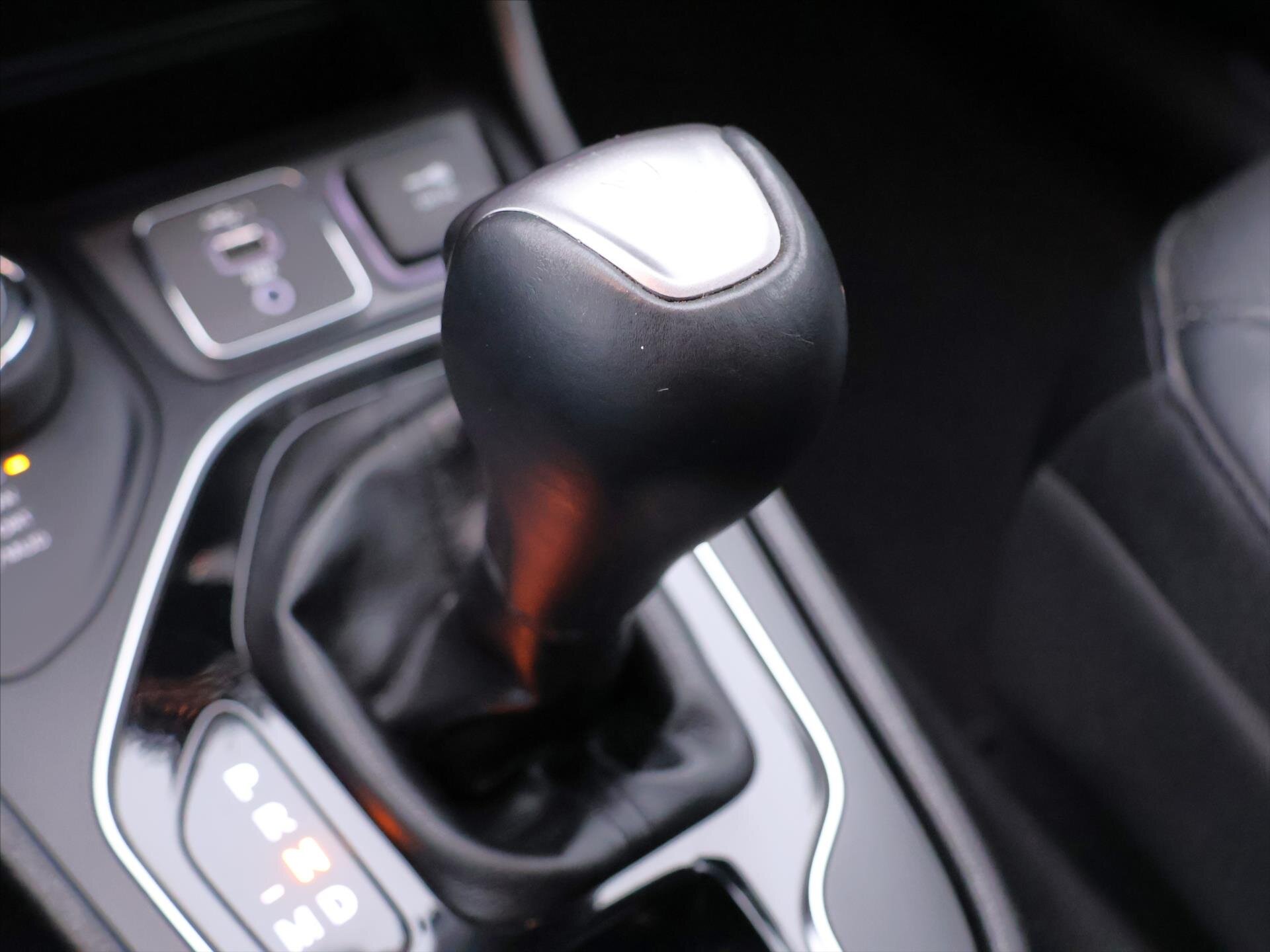 Jeep Cherokee SUV 3,2 l 200 kw