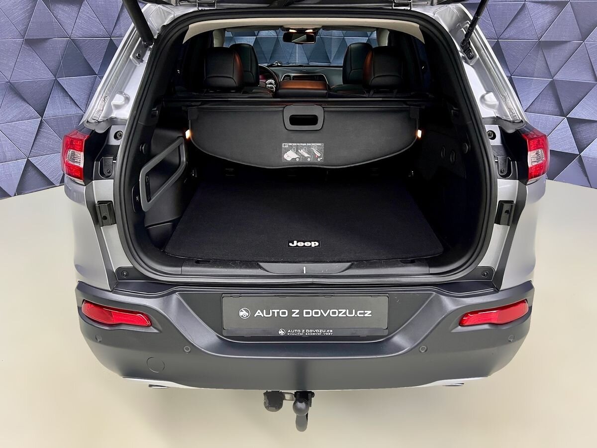 Jeep Cherokee SUV / Terénní 2,0 l 125 kw