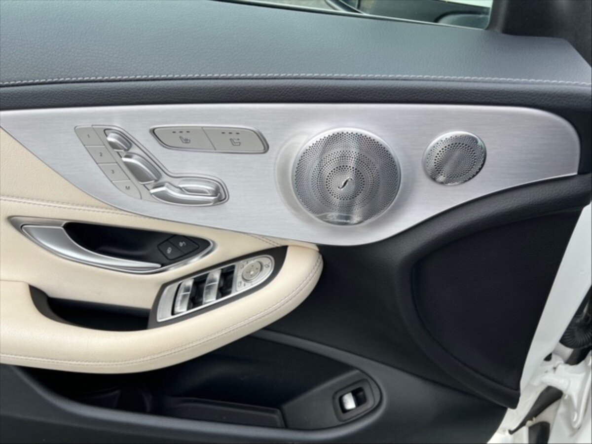 Mercedes-Benz Třídy C Kabriolet 2,0 l 180 kw