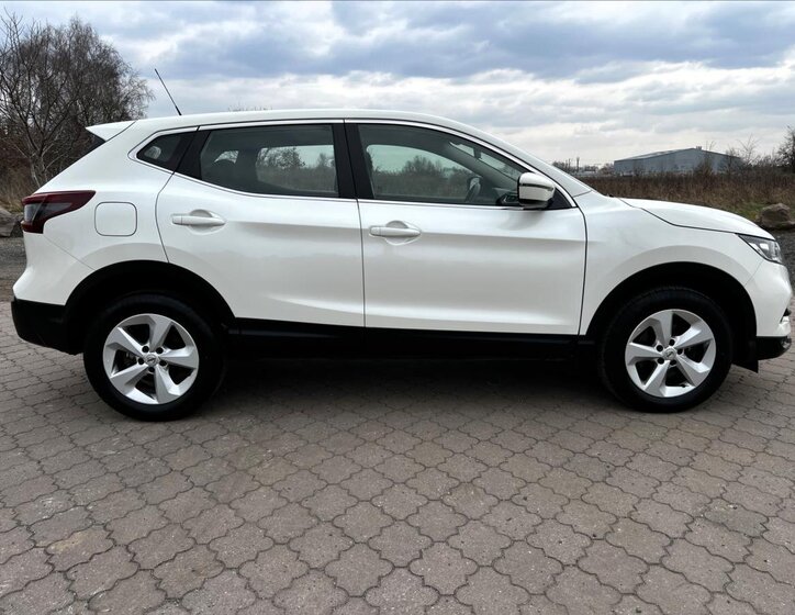 Nissan Qashqai SUV / Terénní 1,3 l 103 kw