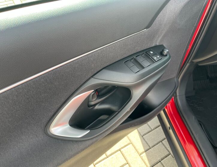 Toyota Yaris Cross 12