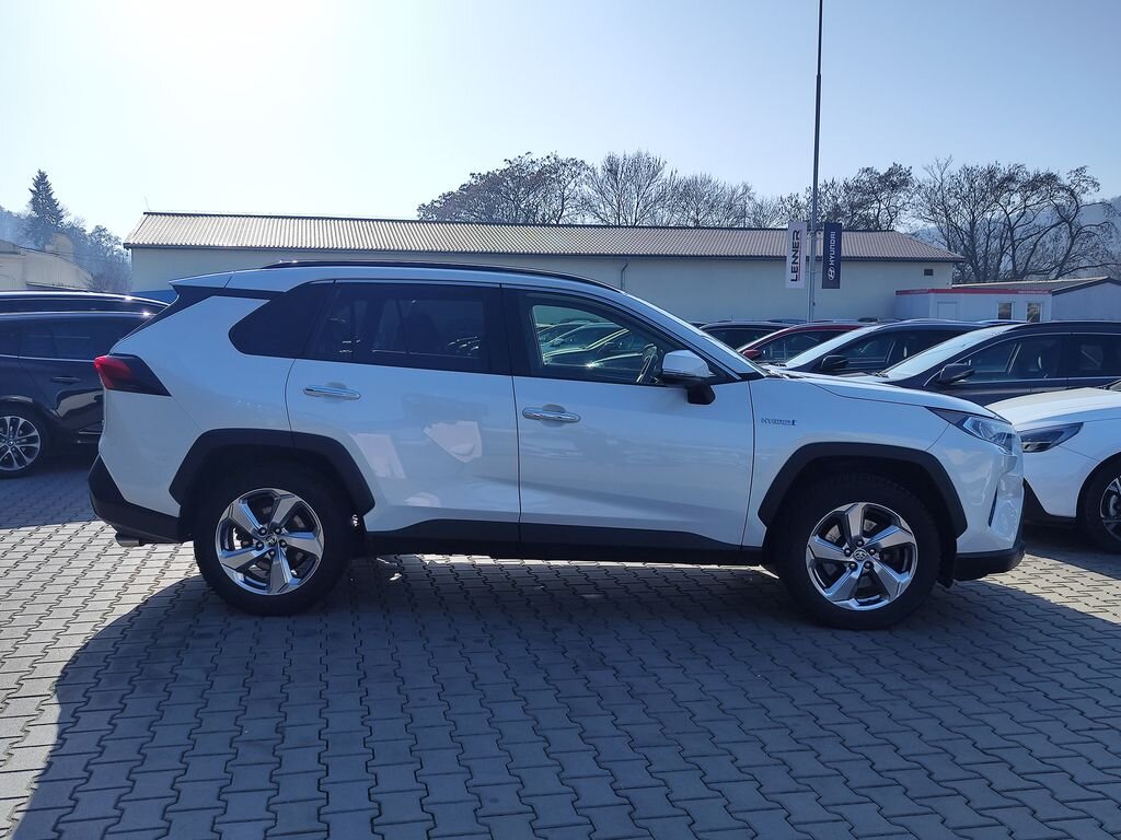 Toyota RAV4 SUV / Terénní 2,5 l 163 kw
