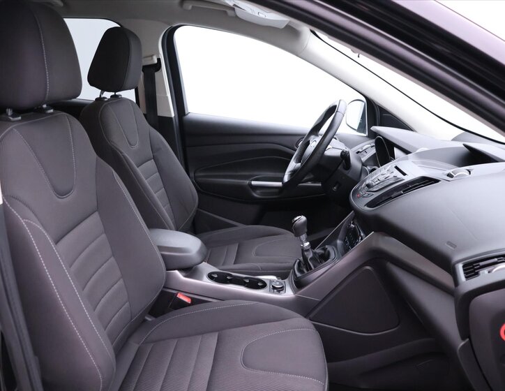 Ford Kuga SUV / Terénní 1,5 l 110 kw