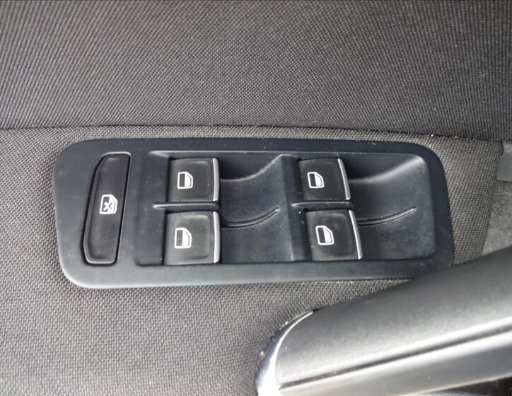 Volkswagen Golf Kombi 1,6 l 77 kw