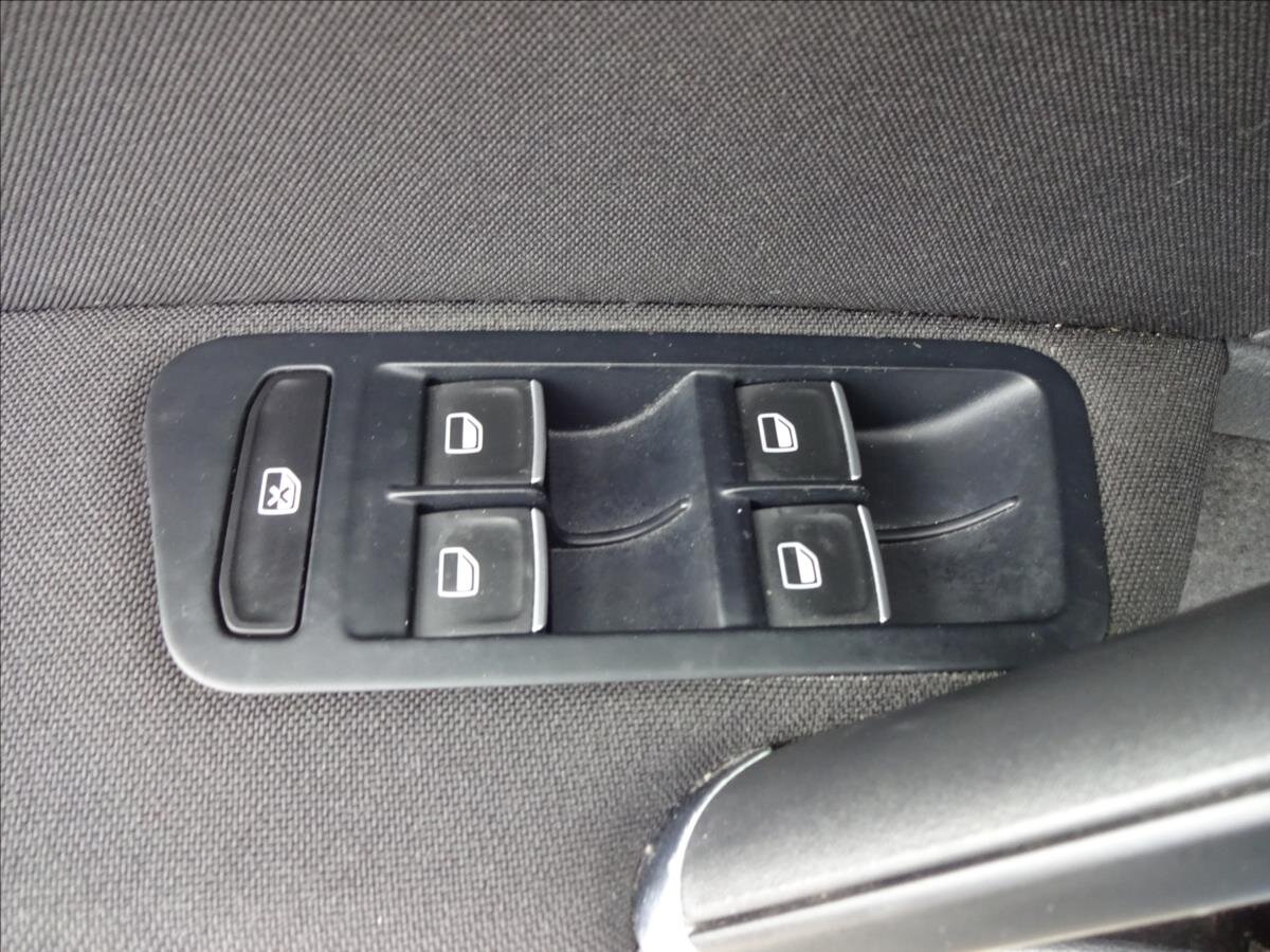 Volkswagen Golf Kombi 1,6 l 77 kw