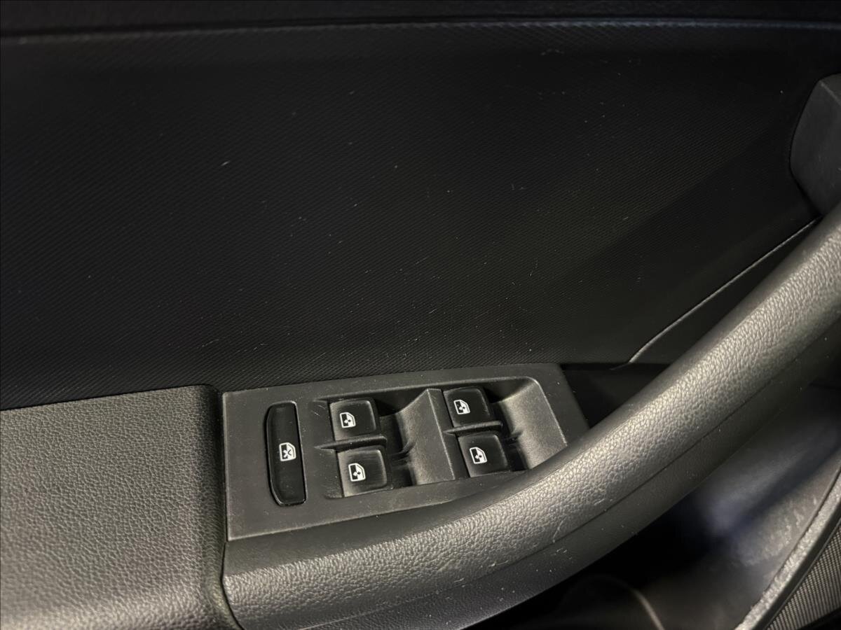 Škoda Rapid Hatchback 999,0 70 kw