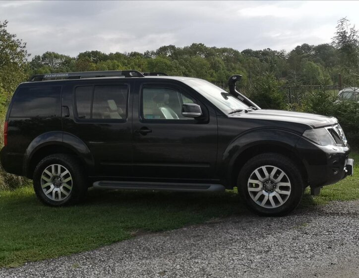 Nissan Pathfinder Kombi 2,5 l 140 kw