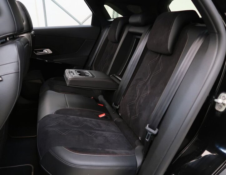 DS Automobiles DS7 Crossback SUV / Terénní 1,6 l 147 kw