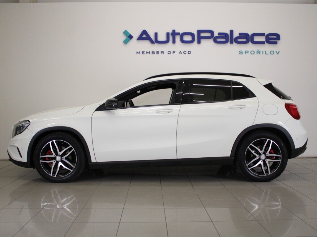 Mercedes-Benz GLA SUV / Terénní 2,0 l 155 kw