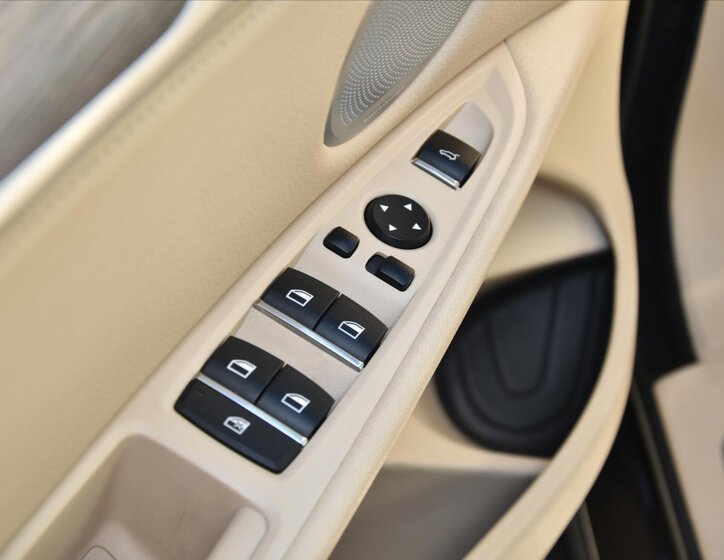 BMW X5 SUV / Terénní 3,0 l 230 kw