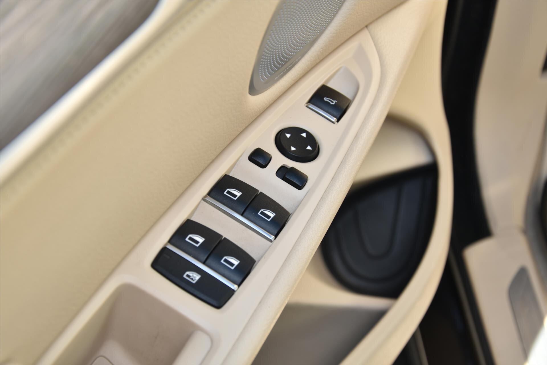 BMW X5 SUV / Terénní 3,0 l 230 kw