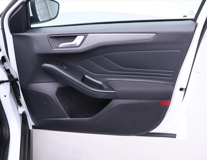 Ford Focus Kombi 999,0 74 kw