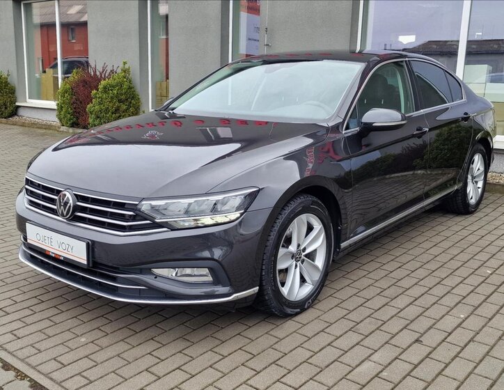Volkswagen Passat Sedan / Limuzína 2,0 l 147 kw