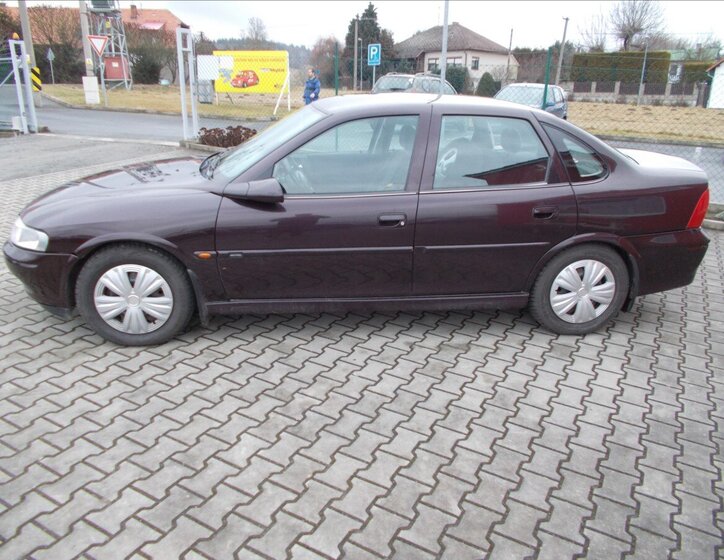 Opel Vectra Sedan 1,6 l 74 kw