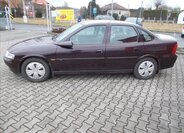 Opel Vectra Sedan 1,6 l 74 kw