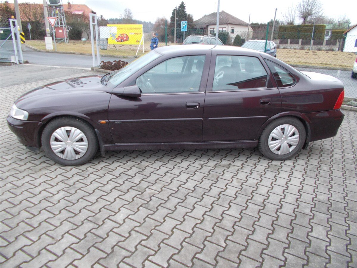 Opel Vectra Sedan 1,6 l 74 kw