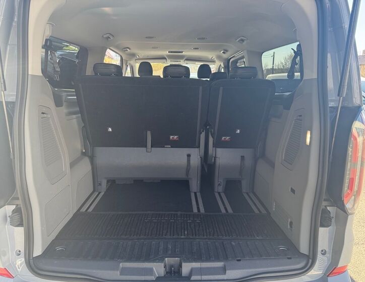 Ford Tourneo Custom 12