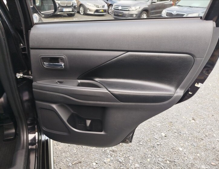 Mitsubishi Outlander SUV 2,3 l 110 kw