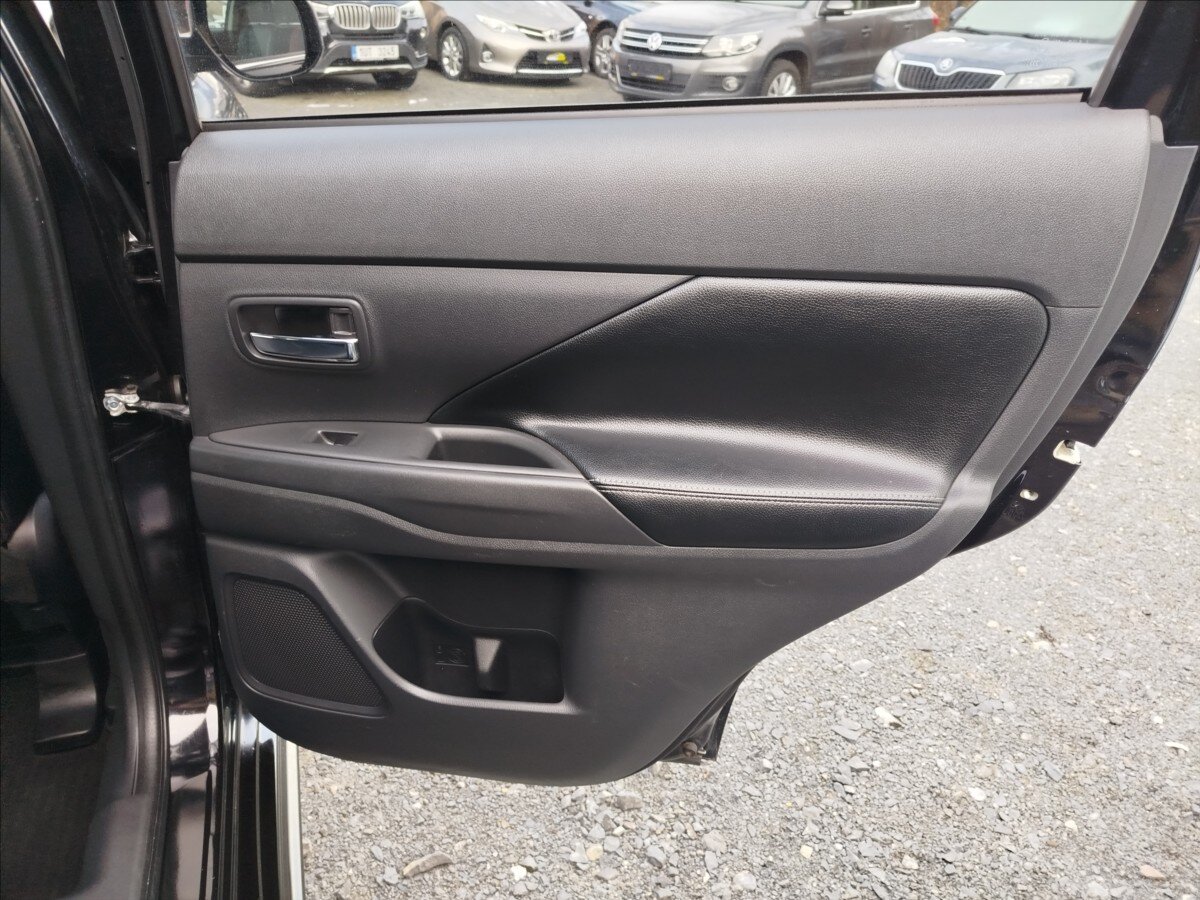 Mitsubishi Outlander SUV 2,3 l 110 kw