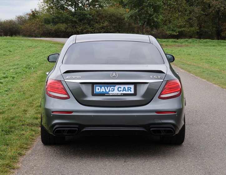 Mercedes-Benz Třídy E 6