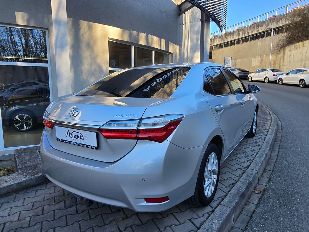 Toyota Corolla Sedan / Limuzína 1,6 l 97 kw