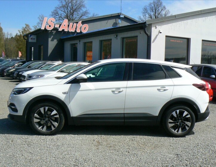 Opel Grandland X SUV / Terénní 1,2 l 96 kw