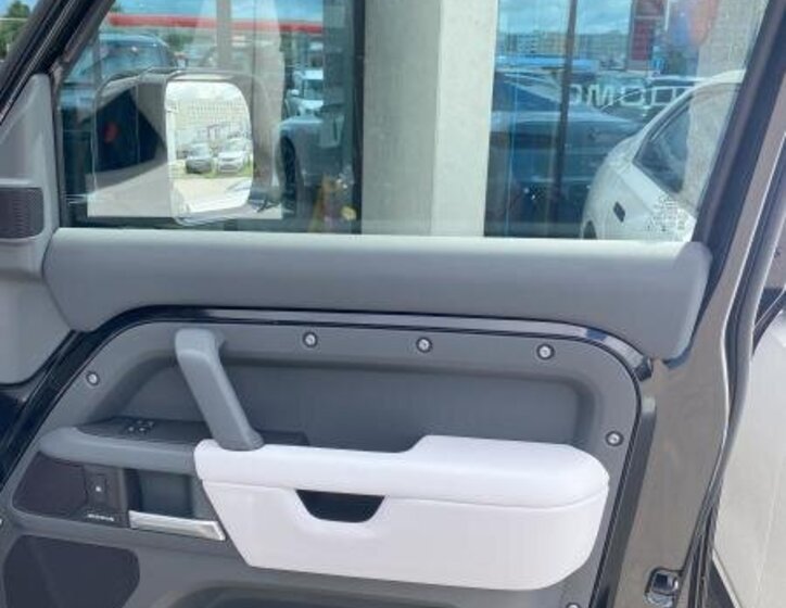 Land Rover Defender SUV 5,0 l 313 kw