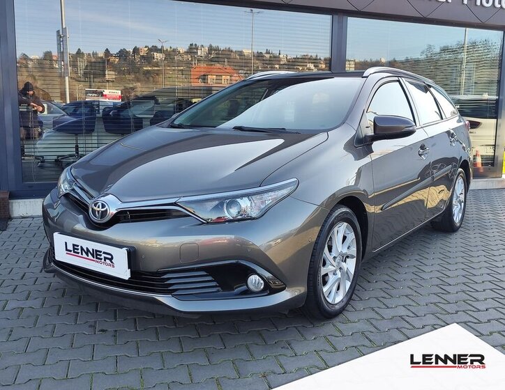 Toyota Auris 1
