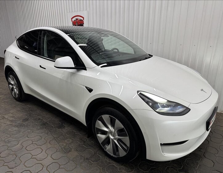 Tesla Model Y 12