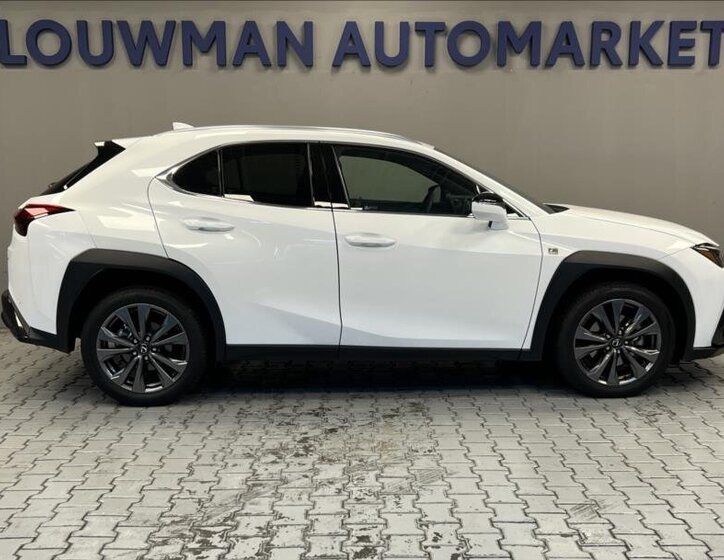 Lexus UX 300h SUV 2,0 l 146 kw