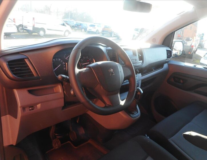 Peugeot Expert 9