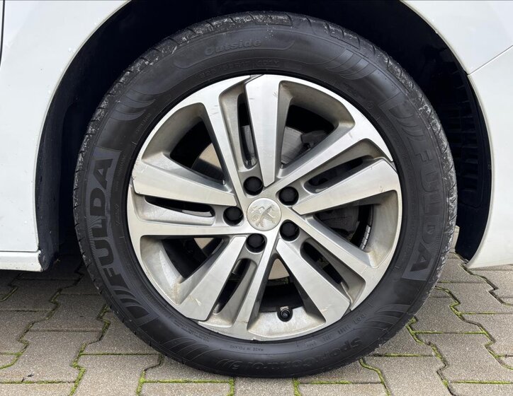 Peugeot Traveller 10